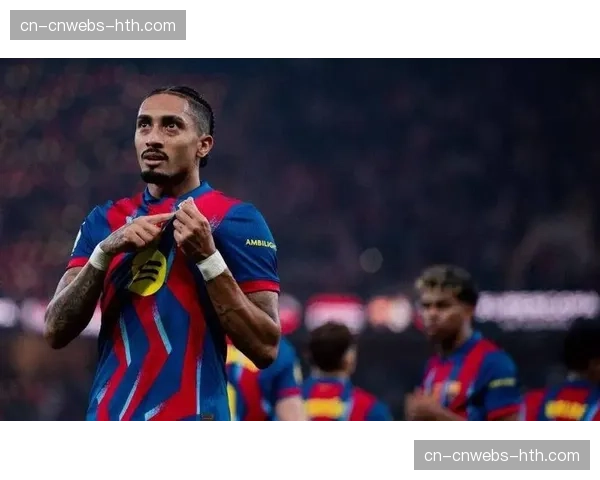 巴萨逆境中寻求突破:拉菲尼亚发声揭示判罚争议,称规则因人而异 巴萨逆境中寻求突破:拉菲尼亚发声揭示判罚争议,称规则因人而异